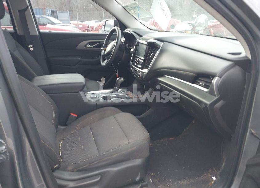 Photo 5 of 2019 Chevrolet Traverse LS (VIN 1GNEVFKW1KJ215838)