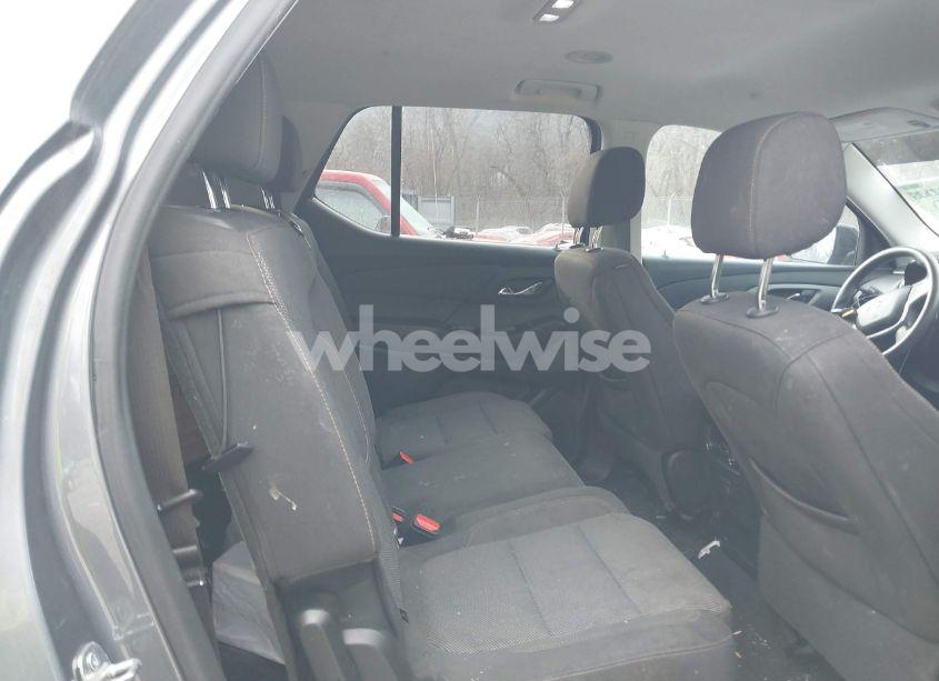 Photo 8 of 2019 Chevrolet Traverse LS (VIN 1GNEVFKW1KJ215838)