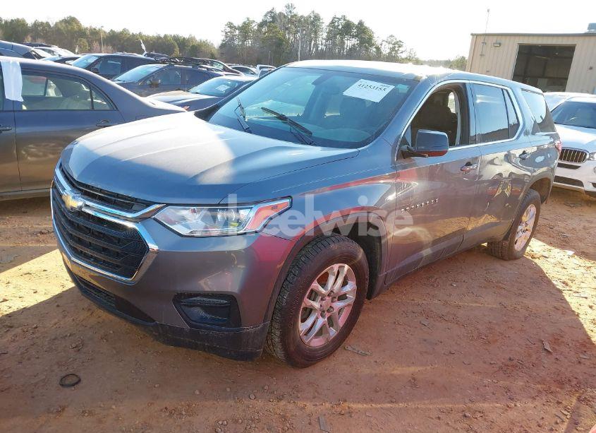 Photo 2 of 2019 Chevrolet Traverse LS (VIN 1GNEVFKW2KJ163247)