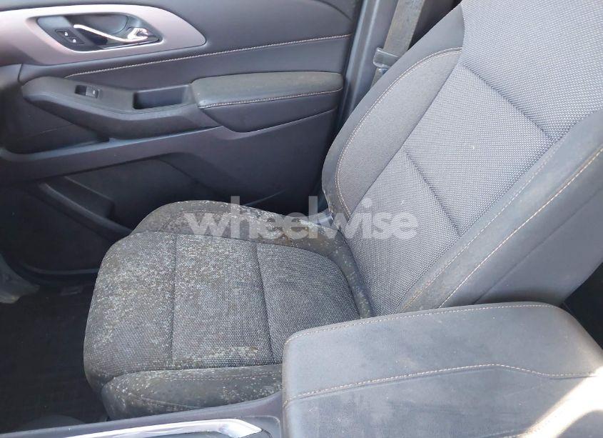 Photo 6 of 2019 Chevrolet Traverse LS (VIN 1GNEVFKW2KJ163247)