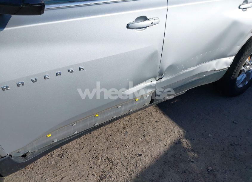 Photo 18 of 2018 Chevrolet Traverse LS (VIN 1GNEVFKW3JJ138694)