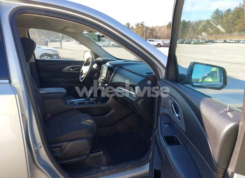 Photo 5 of 2018 Chevrolet Traverse LS (VIN 1GNEVFKW3JJ138694)