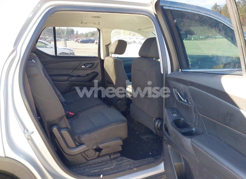 Photo 8 of 2018 Chevrolet Traverse LS (VIN 1GNEVFKW3JJ138694)