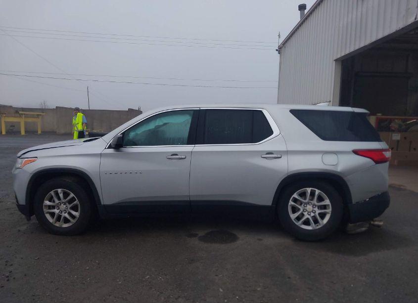 Photo 14 of 2019 Chevrolet Traverse LS (VIN 1GNEVFKW4KJ171186)