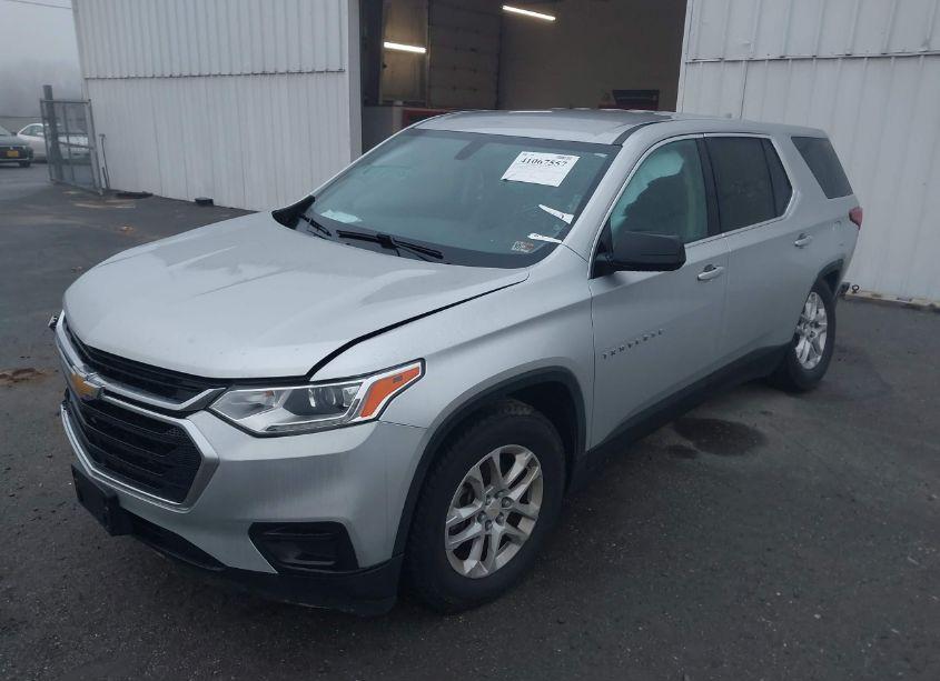 Photo 2 of 2019 Chevrolet Traverse LS (VIN 1GNEVFKW4KJ171186)