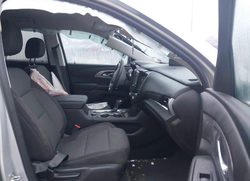 Photo 5 of 2019 Chevrolet Traverse LS (VIN 1GNEVFKW4KJ171186)