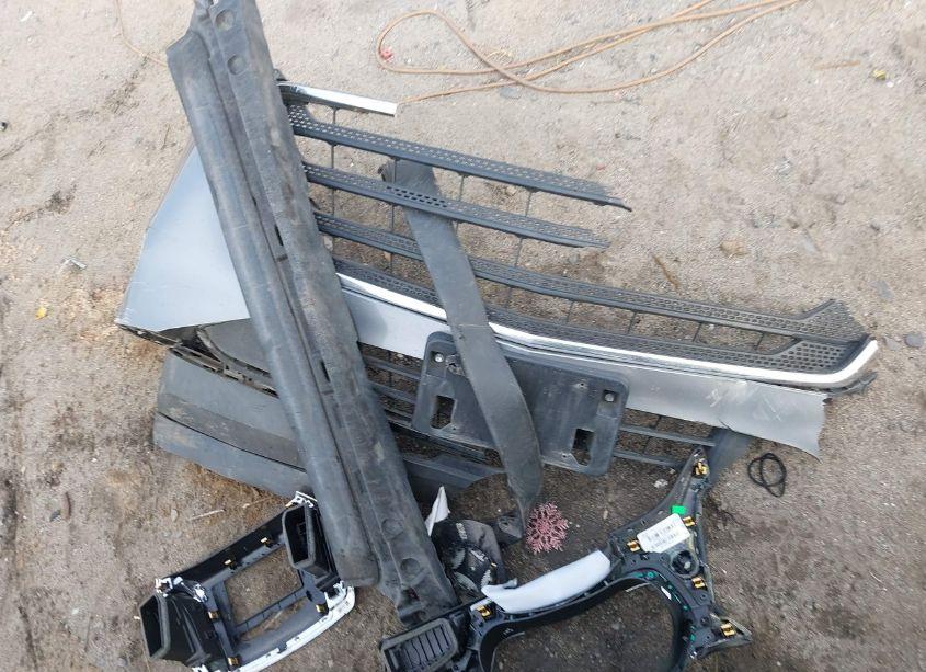 Photo 12 of 2019 Chevrolet Traverse LS (VIN 1GNEVFKW5KJ257915)