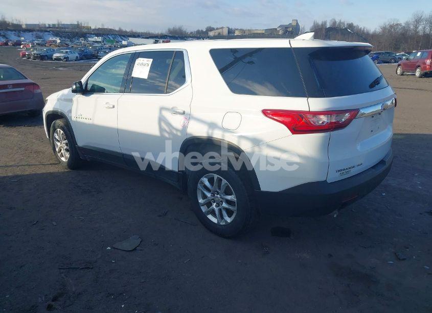 Photo 3 of 2018 Chevrolet Traverse LS (VIN 1GNEVFKW6JJ189896)
