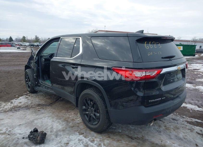 Photo 3 of 2019 Chevrolet Traverse LS (VIN 1GNEVFKW6KJ126623)