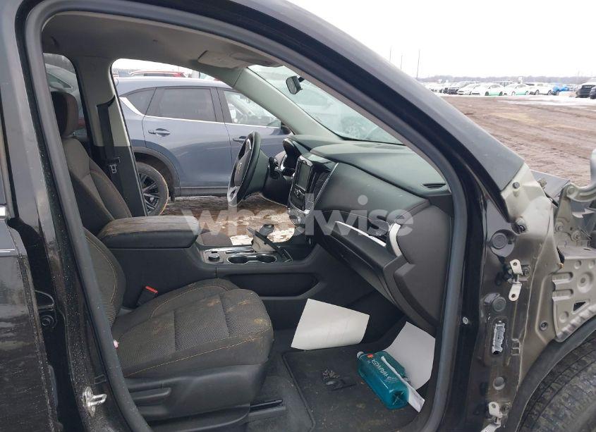 Photo 5 of 2019 Chevrolet Traverse LS (VIN 1GNEVFKW6KJ126623)