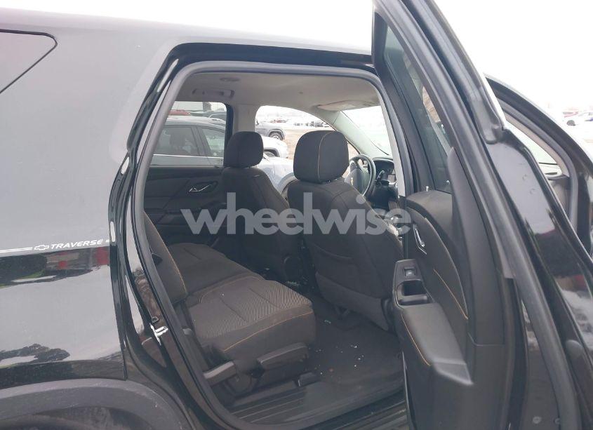 Photo 8 of 2019 Chevrolet Traverse LS (VIN 1GNEVFKW6KJ126623)