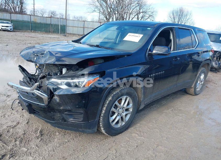 Photo 2 of 2019 Chevrolet Traverse LS (VIN 1GNEVFKW6KJ253954)