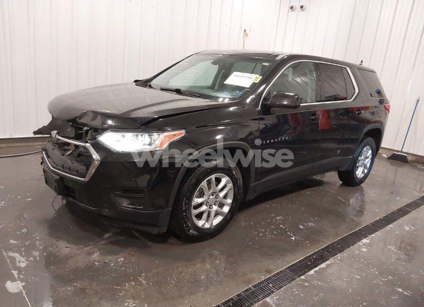 Photo 2 of 2018 Chevrolet Traverse LS (VIN 1GNEVFKW7JJ257543)