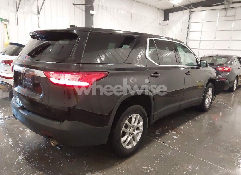 Photo 4 of 2018 Chevrolet Traverse LS (VIN 1GNEVFKW7JJ257543)