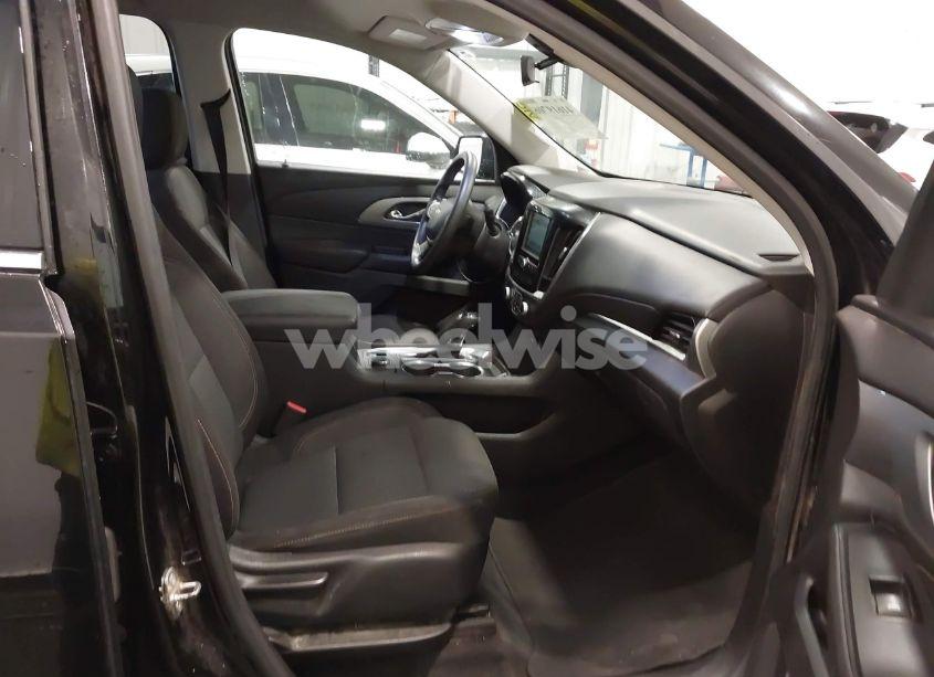 Photo 5 of 2018 Chevrolet Traverse LS (VIN 1GNEVFKW7JJ257543)