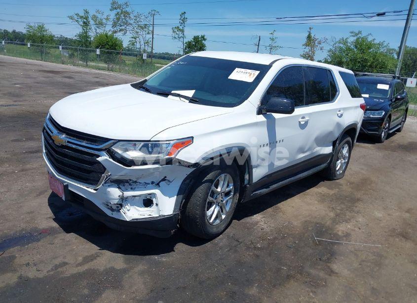 Photo 2 of 2019 Chevrolet Traverse LS (VIN 1GNEVFKW8KJ241868)