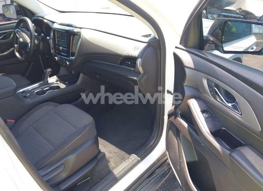 Photo 5 of 2019 Chevrolet Traverse LS (VIN 1GNEVFKW8KJ241868)