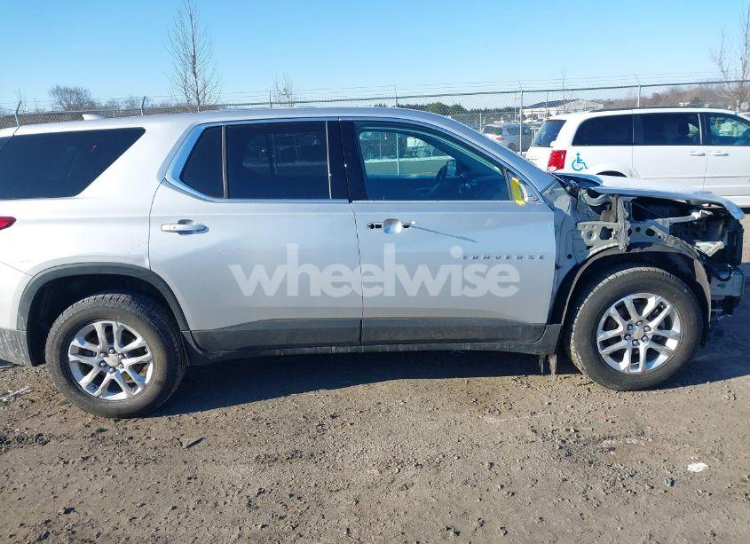 Photo 13 of 2018 Chevrolet Traverse LS (VIN 1GNEVFKW9JJ278636)
