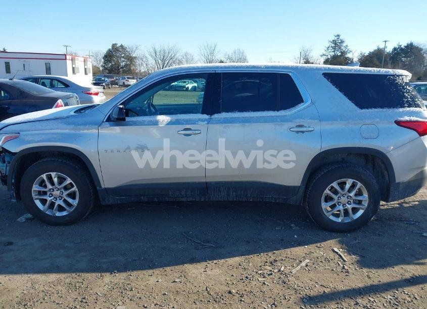 Photo 14 of 2018 Chevrolet Traverse LS (VIN 1GNEVFKW9JJ278636)