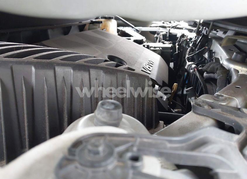 Photo 10 of 2019 Chevrolet Traverse LS (VIN 1GNEVFKW9KJ134165)