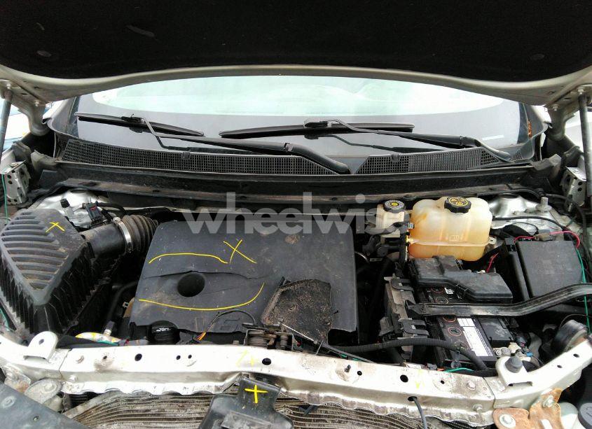 Photo 10 of 2019 Chevrolet Traverse LS (VIN 1GNEVFKWXKJ161228)