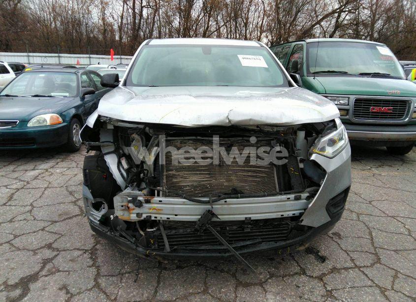 Photo 12 of 2019 Chevrolet Traverse LS (VIN 1GNEVFKWXKJ161228)