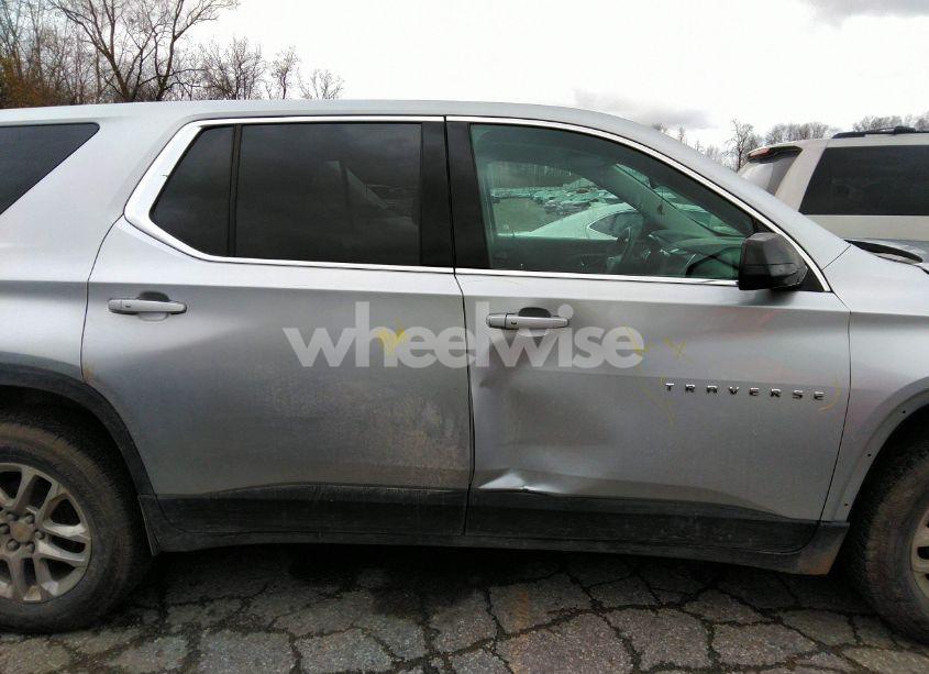 Photo 13 of 2019 Chevrolet Traverse LS (VIN 1GNEVFKWXKJ161228)