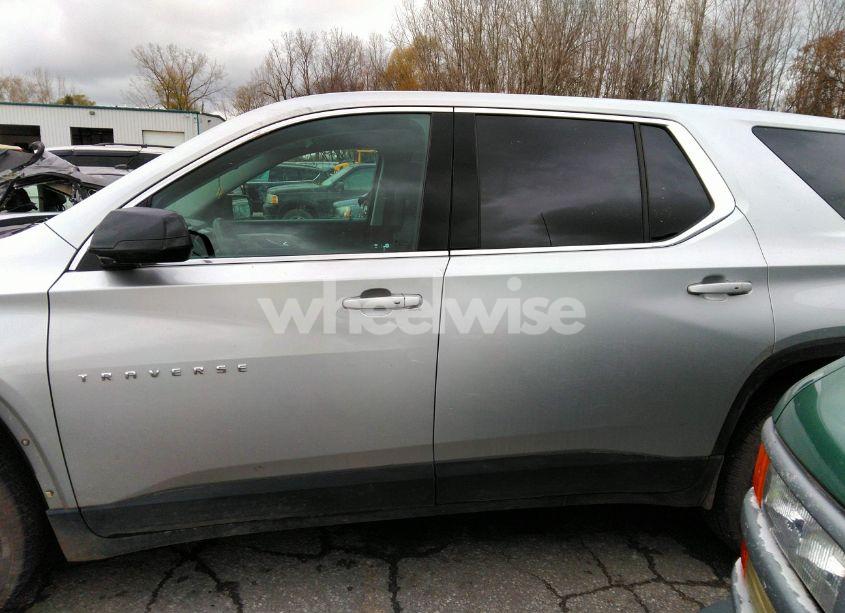 Photo 14 of 2019 Chevrolet Traverse LS (VIN 1GNEVFKWXKJ161228)