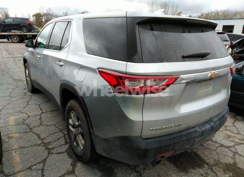 Photo 3 of 2019 Chevrolet Traverse LS (VIN 1GNEVFKWXKJ161228)