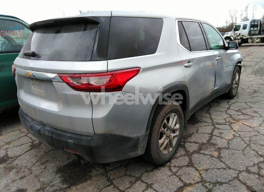 Photo 4 of 2019 Chevrolet Traverse LS (VIN 1GNEVFKWXKJ161228)