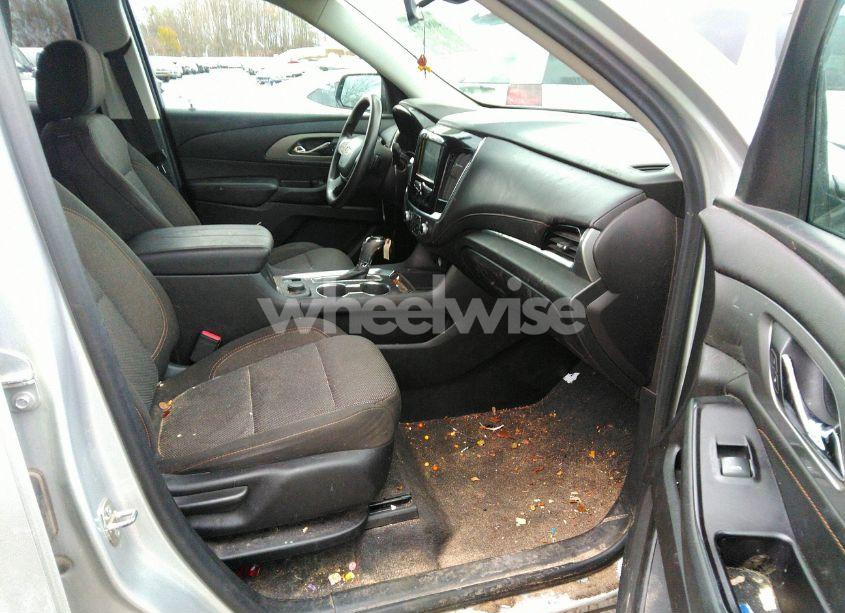 Photo 5 of 2019 Chevrolet Traverse LS (VIN 1GNEVFKWXKJ161228)
