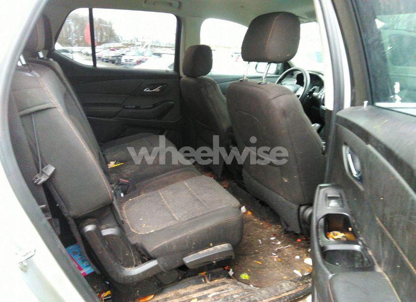 Photo 8 of 2019 Chevrolet Traverse LS (VIN 1GNEVFKWXKJ161228)