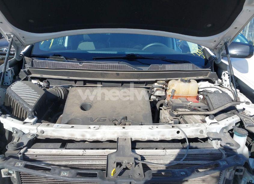 Photo 10 of 2019 Chevrolet Traverse LS (VIN 1GNEVFKWXKJ239779)