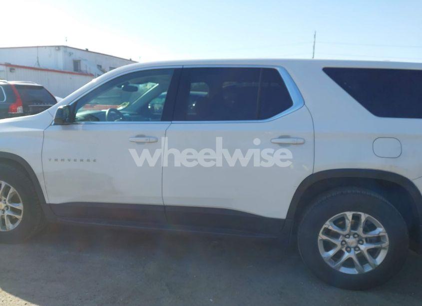 Photo 15 of 2019 Chevrolet Traverse LS (VIN 1GNEVFKWXKJ239779)
