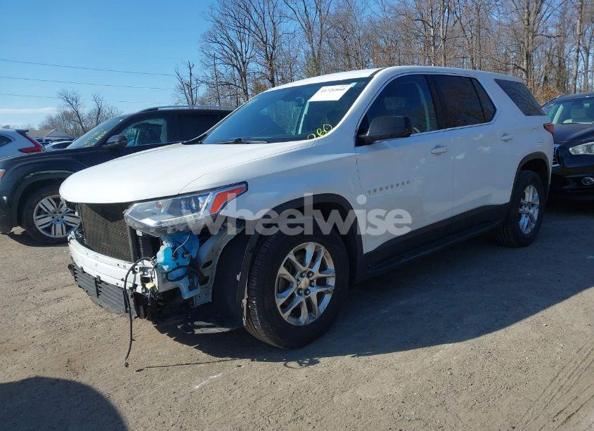 Photo 2 of 2019 Chevrolet Traverse LS (VIN 1GNEVFKWXKJ239779)