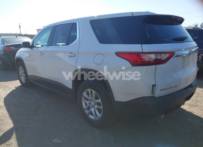 Photo 3 of 2019 Chevrolet Traverse LS (VIN 1GNEVFKWXKJ239779)