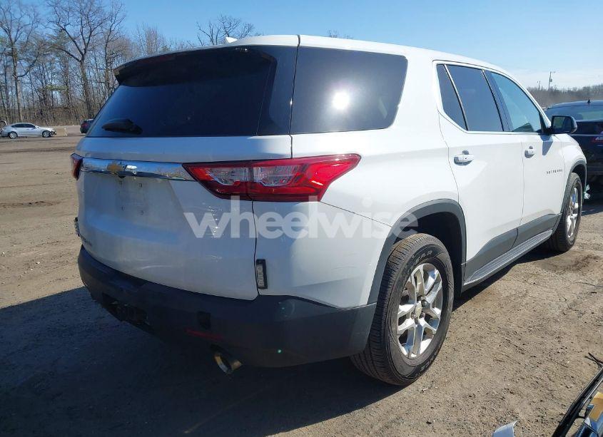Photo 4 of 2019 Chevrolet Traverse LS (VIN 1GNEVFKWXKJ239779)