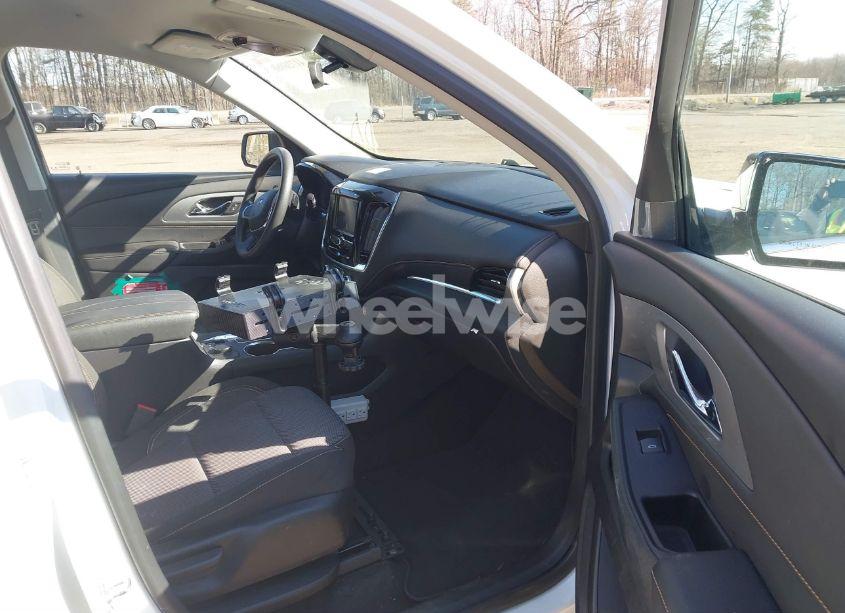 Photo 5 of 2019 Chevrolet Traverse LS (VIN 1GNEVFKWXKJ239779)