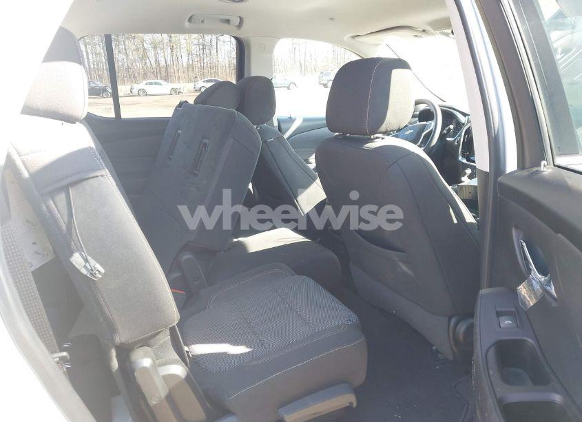 Photo 8 of 2019 Chevrolet Traverse LS (VIN 1GNEVFKWXKJ239779)