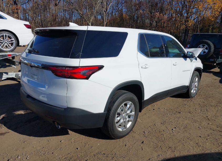 Photo 4 of 2022 Chevrolet Traverse AWD LS (VIN 1GNEVFKWXNJ192581)