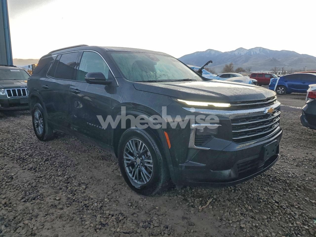 Photo 4 of 2024 CHEVROLET TRAVERSE LT (VIN 1GNEVGKS8RJ189803)