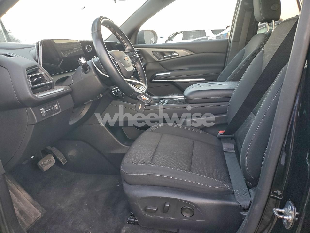 Photo 7 of 2024 CHEVROLET TRAVERSE LT (VIN 1GNEVGKS8RJ189803)