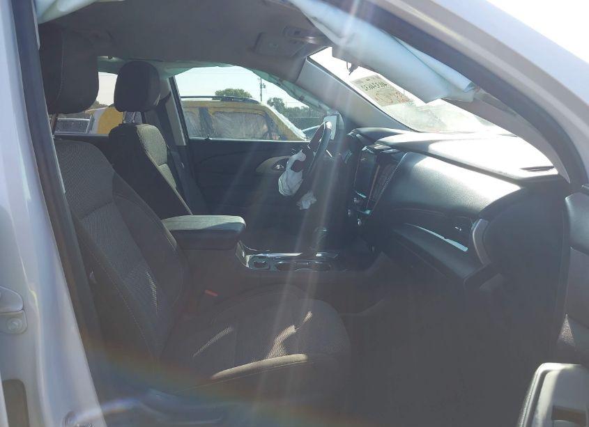 Photo 5 of 2018 Chevrolet Traverse 1LT (VIN 1GNEVGKW0JJ159492)