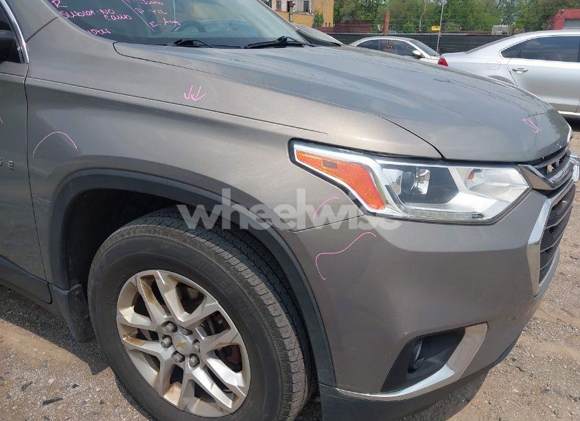 Photo 19 of 2018 Chevrolet Traverse 1LT (VIN 1GNEVGKW0JJ165812)