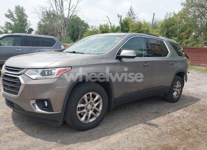 Photo 2 of 2018 Chevrolet Traverse 1LT (VIN 1GNEVGKW0JJ165812)
