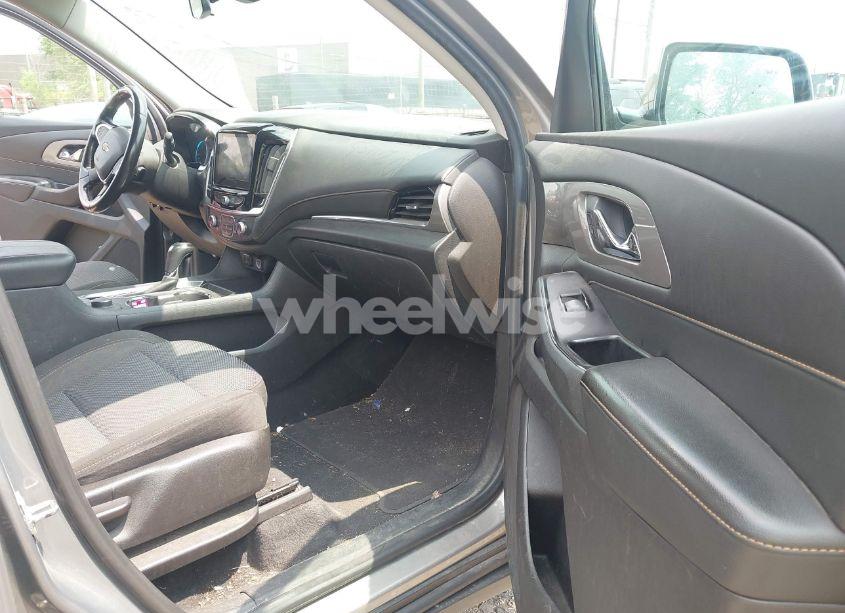 Photo 5 of 2018 Chevrolet Traverse 1LT (VIN 1GNEVGKW0JJ165812)