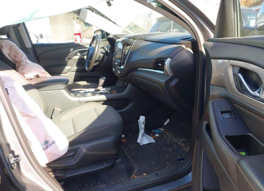 Photo 5 of 2018 Chevrolet Traverse 1LT (VIN 1GNEVGKW0JJ228343)