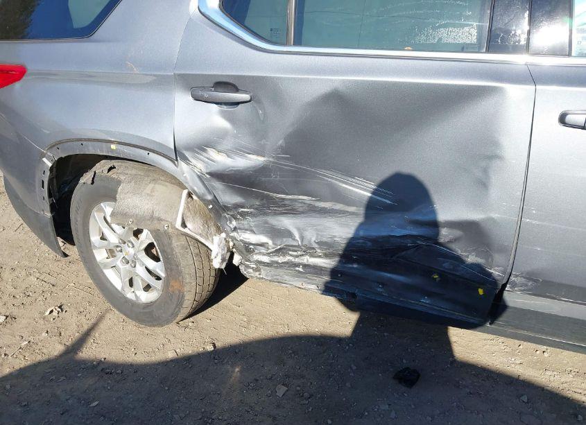 Photo 6 of 2018 Chevrolet Traverse 1LT (VIN 1GNEVGKW0JJ228343)