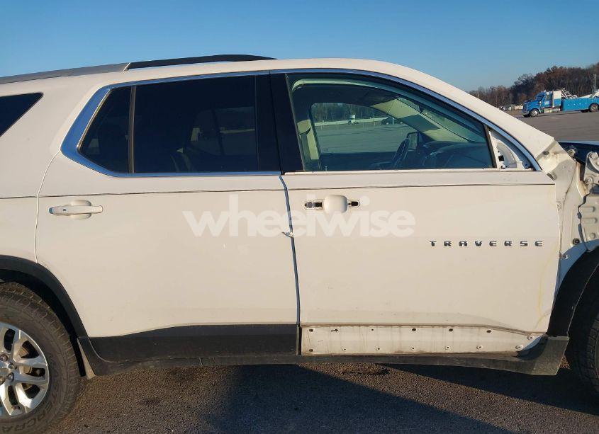 Photo 14 of 2018 Chevrolet Traverse 1LT (VIN 1GNEVGKW0JJ248835)