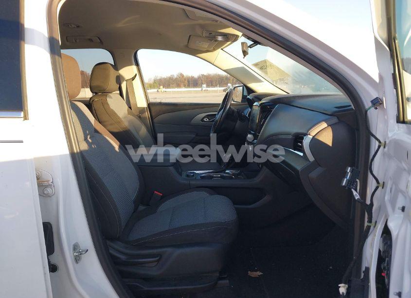 Photo 5 of 2018 Chevrolet Traverse 1LT (VIN 1GNEVGKW0JJ248835)